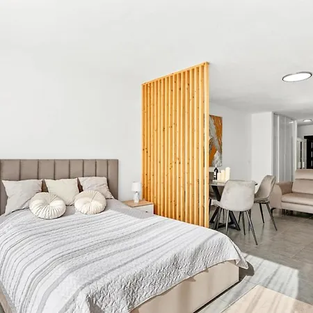 Cozy, Modern Dream Blue Lägenhet