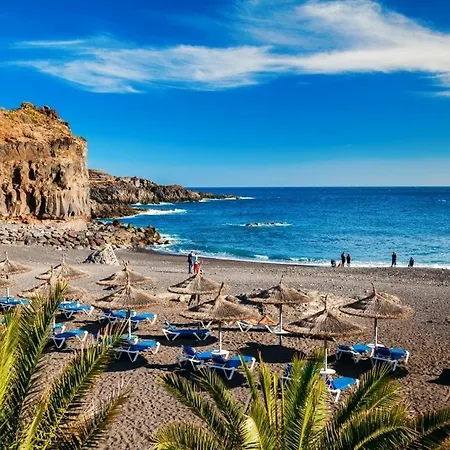 Cozy, Modern Dream Blue Apartment *